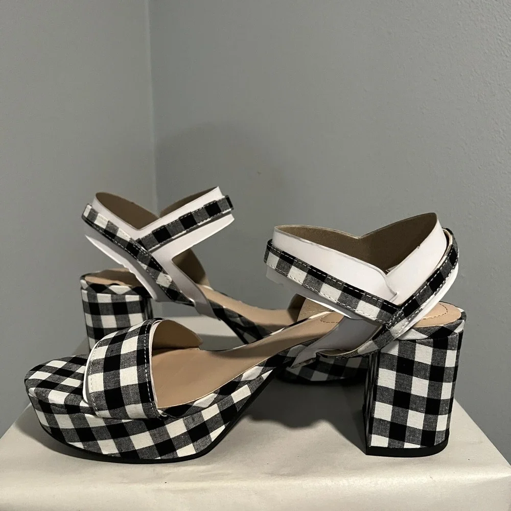 Bandolino Pennie 7 Women's Sandals Black White Plaid Size 7.5 M Brand New